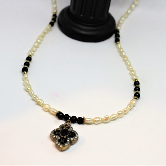 Pearl and blue sapphire delicate necklace